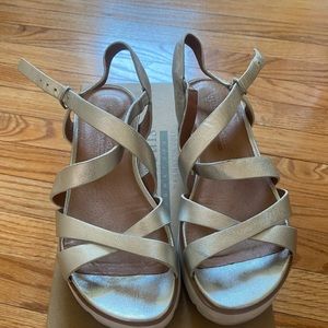 Gentle souls lavern crisscross sandal silver